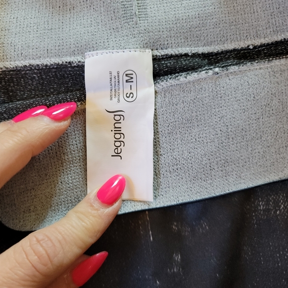 NWOT Black Denim Print Jeggings Size Small/Medium - Picture 6 of 7